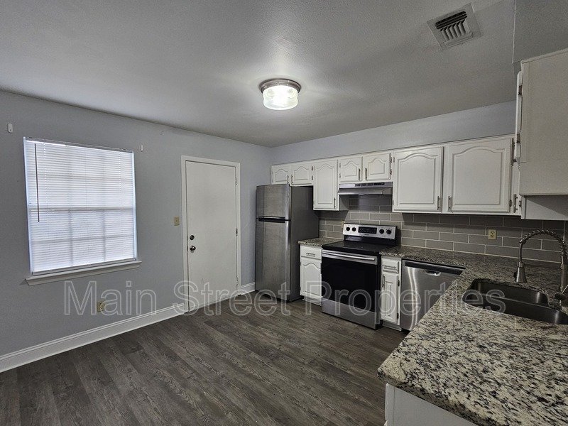 6206 Woodward Lane property image