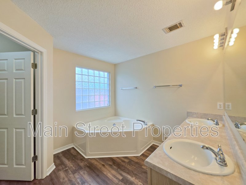 1057 Freeboard Boulevard property image