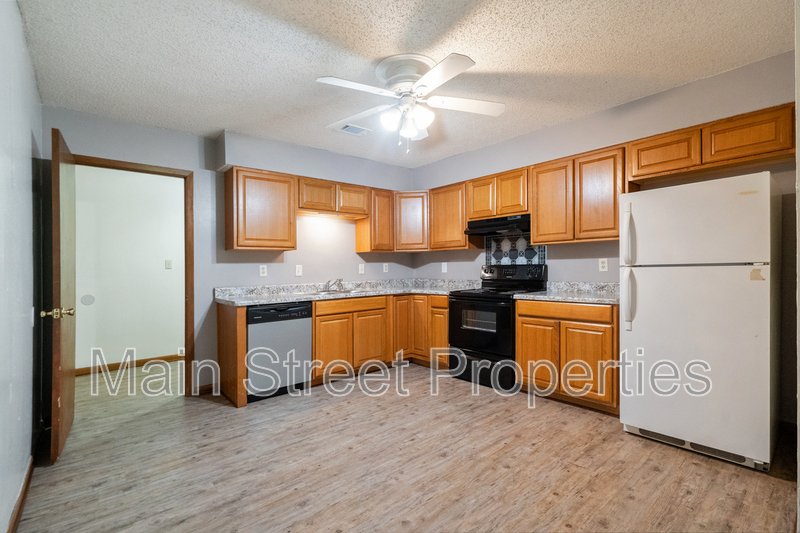 8060 Winodee Road B property image