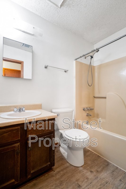 8060 Winodee Road B property image
